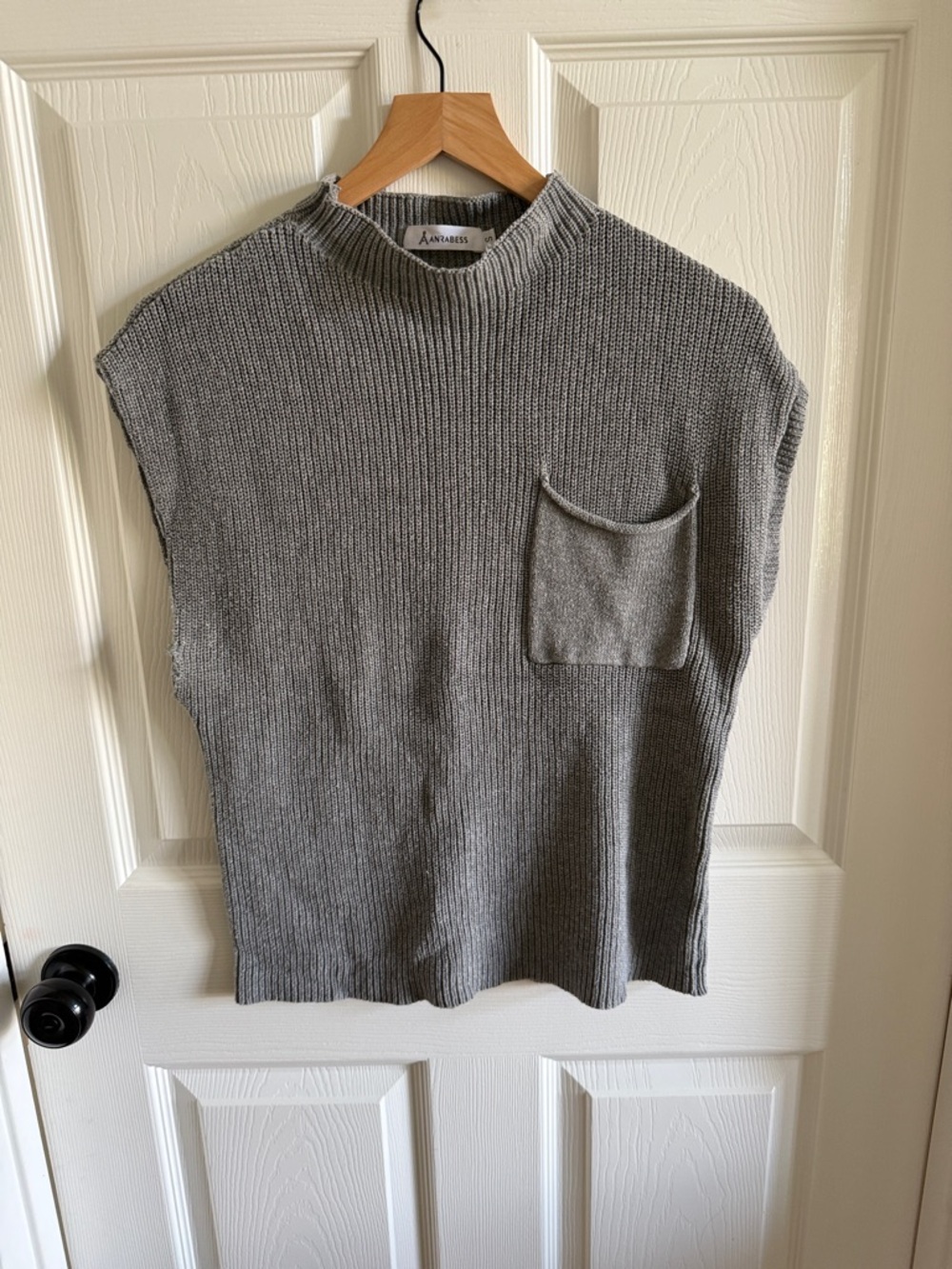 a.n.a Gray Sleeveless Ribbed Knit Pocket Tank